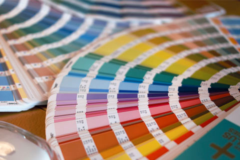 Farbfächer für die Auswahl von Farben für Print und Werbetechnik